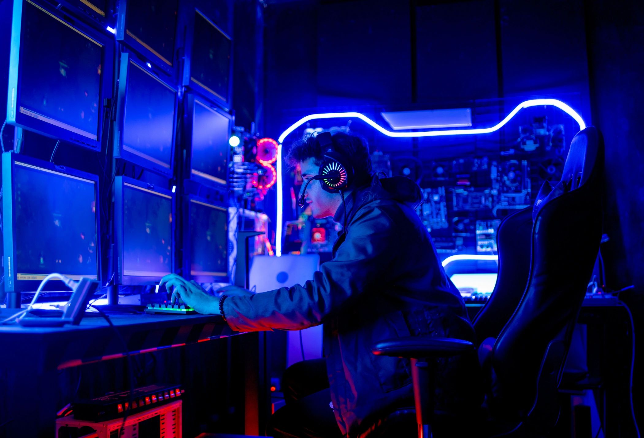Creator streaming setup with multiple monitors